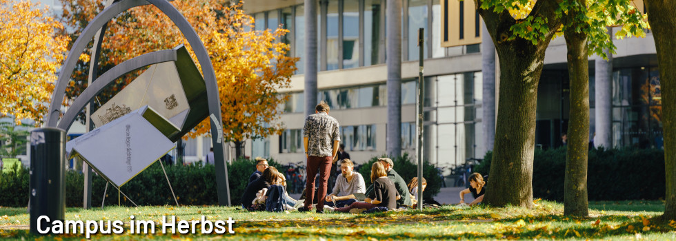 Header - Campus im Herbst